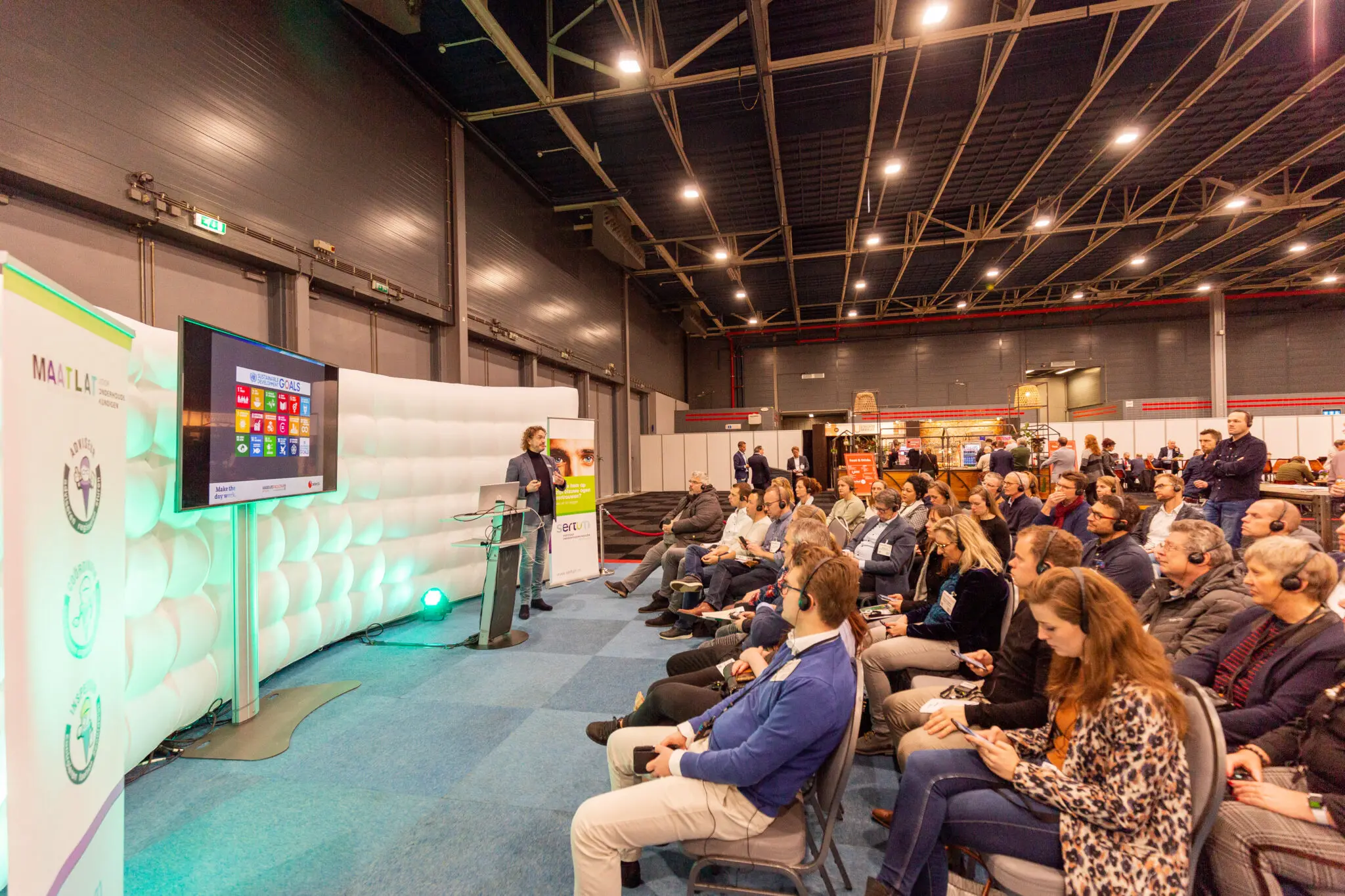 Zalencentrum-voor-lezingen-en-presentatie-2048×1365-1