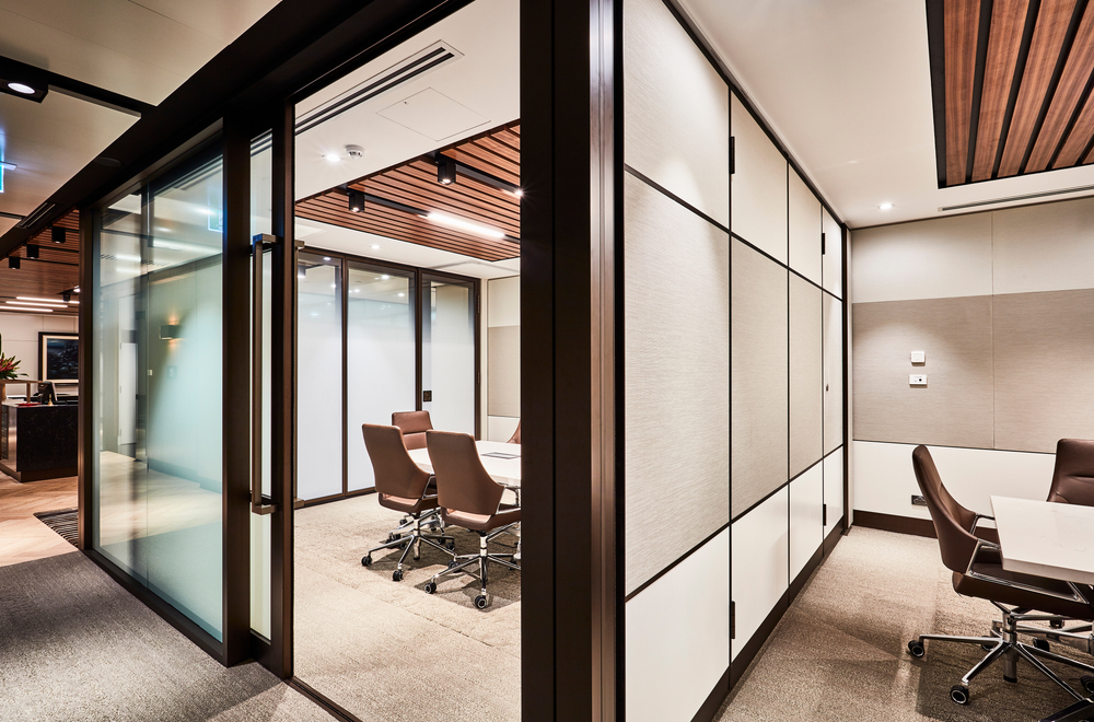 Open karakter van de werkvloer behouden met slimme folie