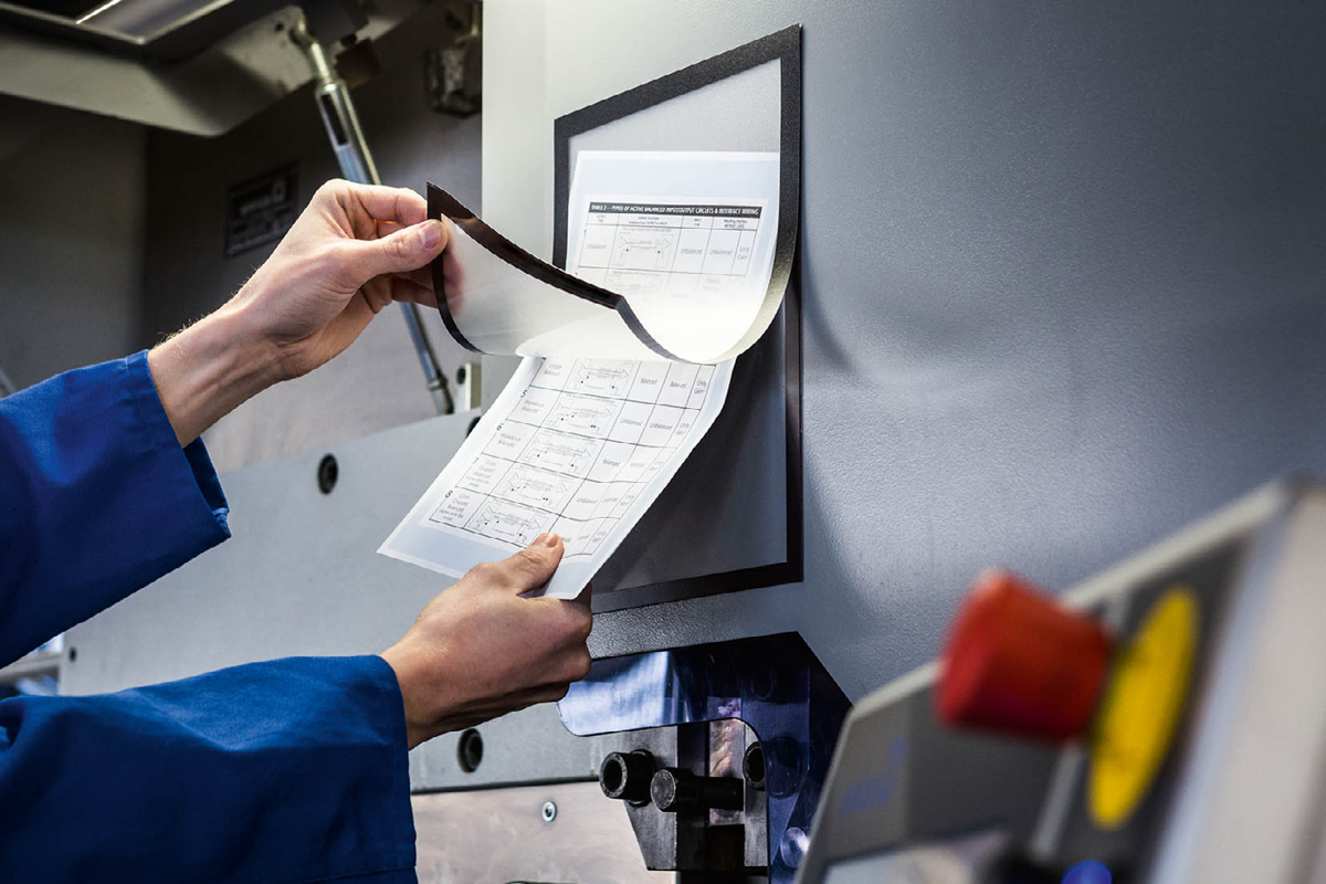 Ontwerp maken voor kaarten, badges, deurborden, etc.